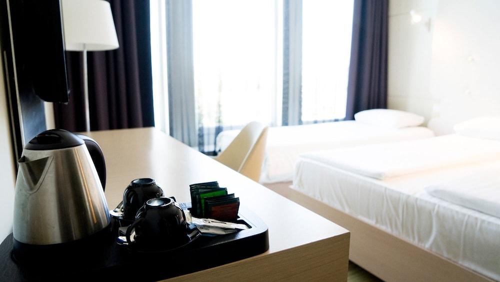 Sound Garden Hotel Airport Warsaw Exterior photo