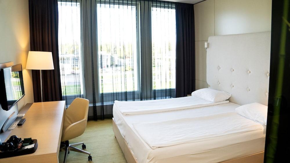 Sound Garden Hotel Airport Warsaw Exterior photo