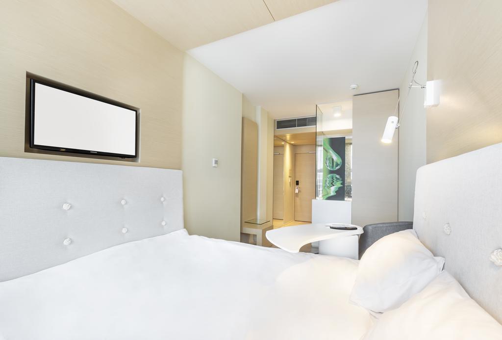 Sound Garden Hotel Airport Warsaw Room photo