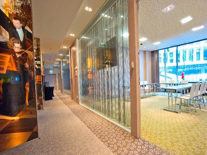Sound Garden Hotel Airport Warsaw Exterior photo