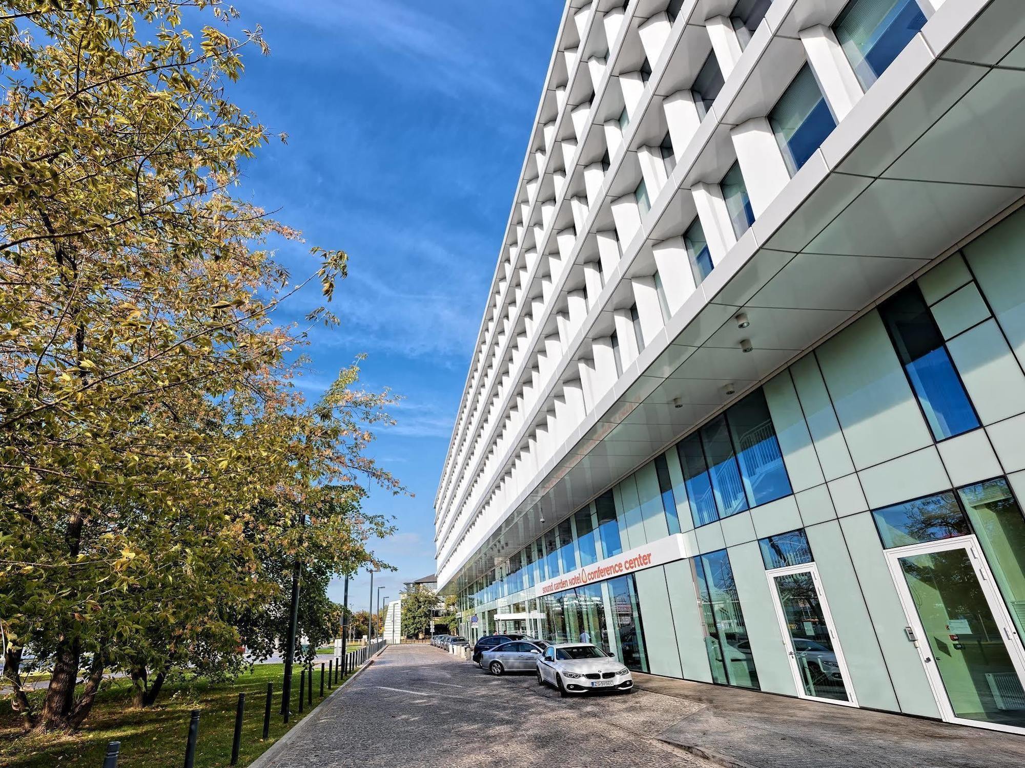 Sound Garden Hotel Airport Warsaw Exterior photo